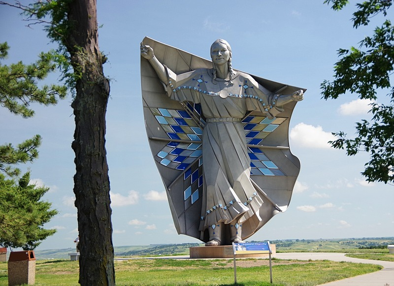 Dignity of Earth and Sky Statue